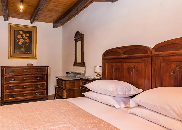 Antique Istrian Martina * Porec