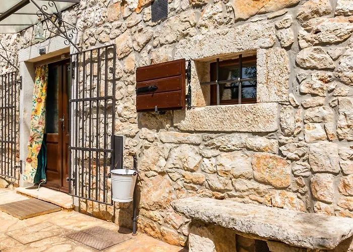 Antique Istrian Martina